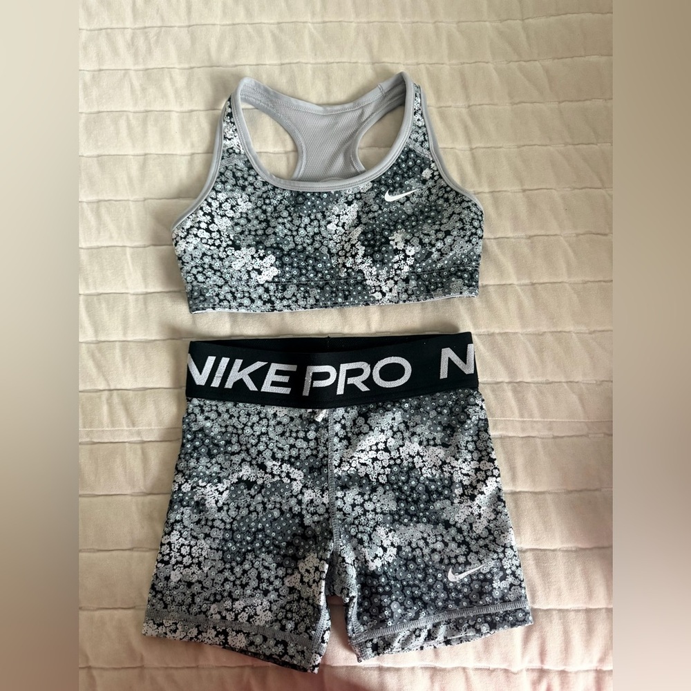 Nike Pro Black and White Floral Reversible Set